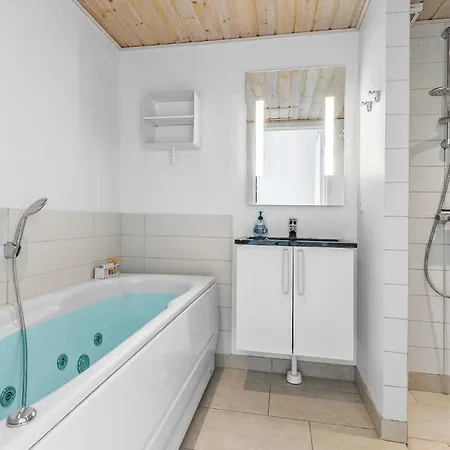Lovely In With Wifi Holiday home